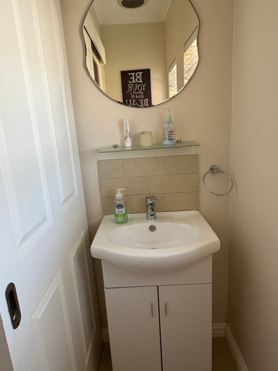 4 Bedroom Property for Sale in Flamingo Vlei Western Cape